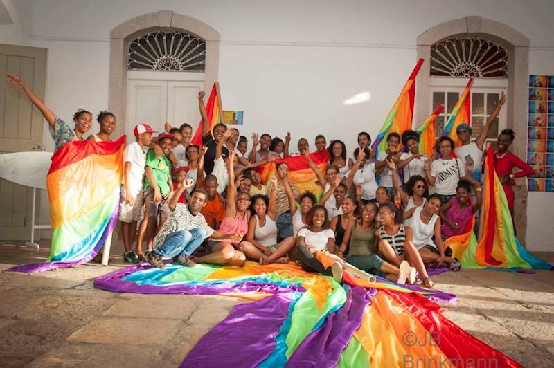 Activistas LGBT de Cabo Verde preparándose para la marcha de 2016. Foto:  Juliette Brinkmann