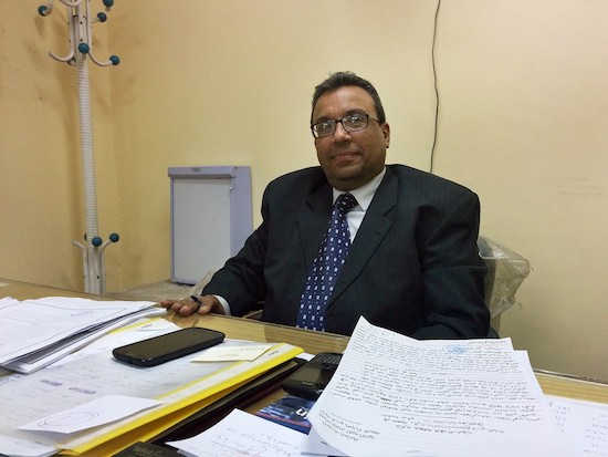 El doctor Maged Louis en su oficina de El Cairo. Maged Atef/BuzzFeed